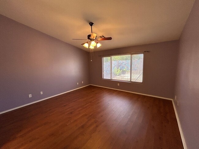 Building Photo - 13444 W Paradise Ln