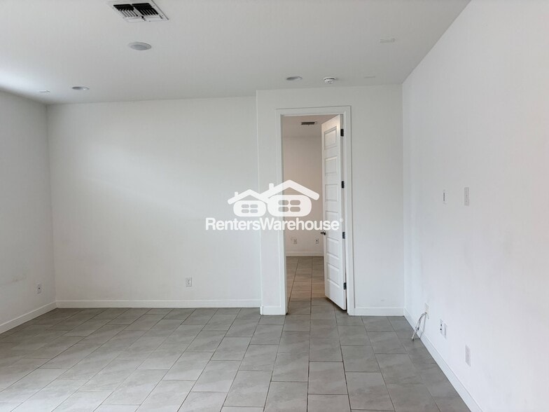 Building Photo - 4152 E Austin Dr