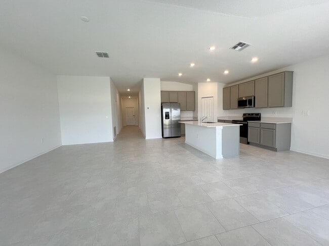 Building Photo - 317 Singing Sands Cir