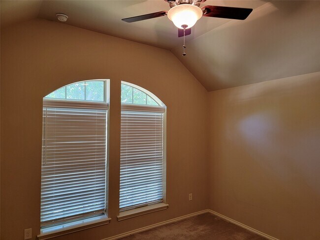 Building Photo - 5534 Stoneridge Ct