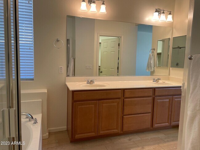 Building Photo - 7621 W Quail Track Dr