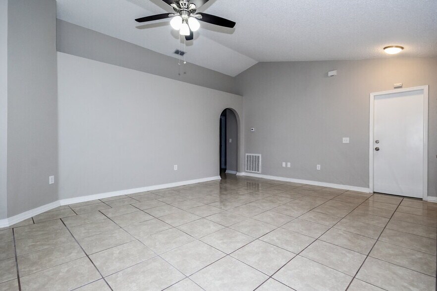 Building Photo - 11436 Ivy Flower Loop