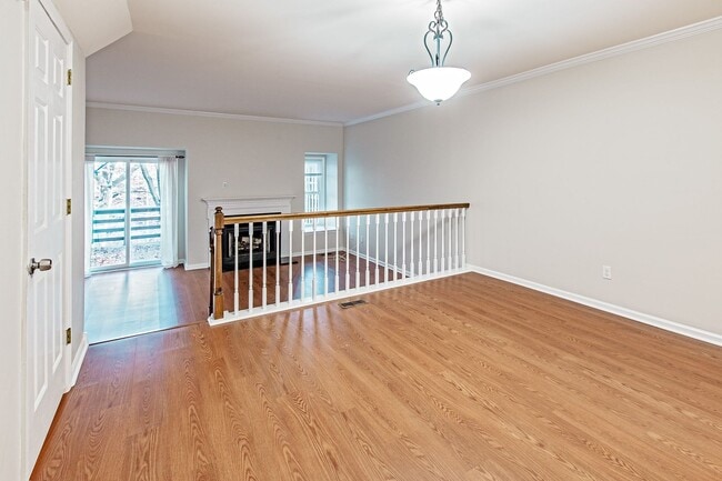 Building Photo - 3 bedroom, 2.5 bath in Mendenhall Village