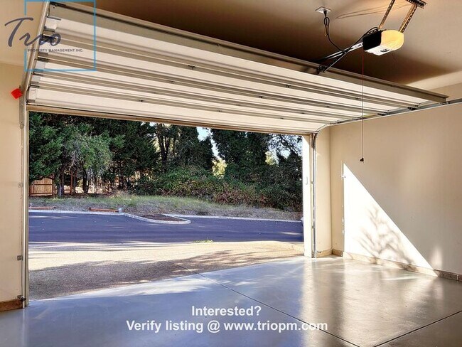 Building Photo - 2442 Brackenfern Blvd