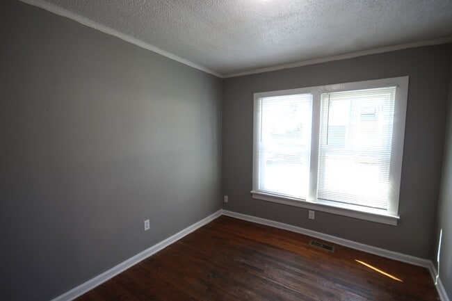 Building Photo - Rossville Home  2 bed 2 bath