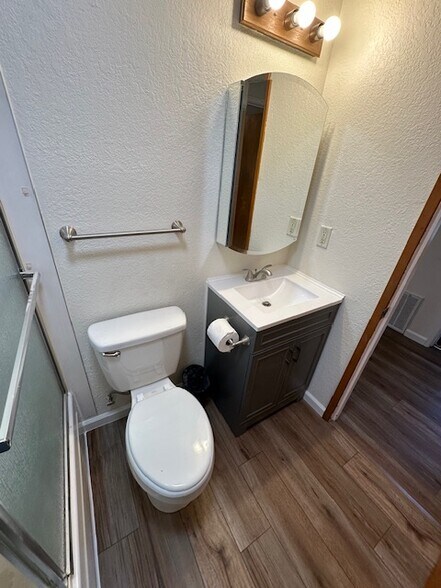 Building Photo - 107 N St SE