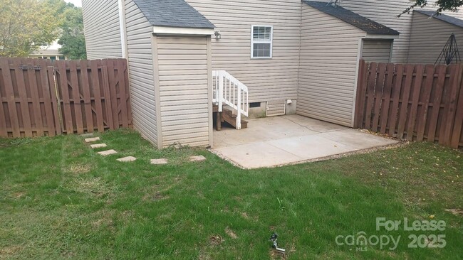 Building Photo - 1505 Flintwood Dr