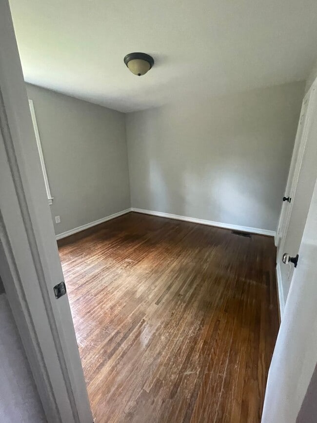 Building Photo - 3 Bedroom 1 Bath Ranch In Fountain Inn!!!!...