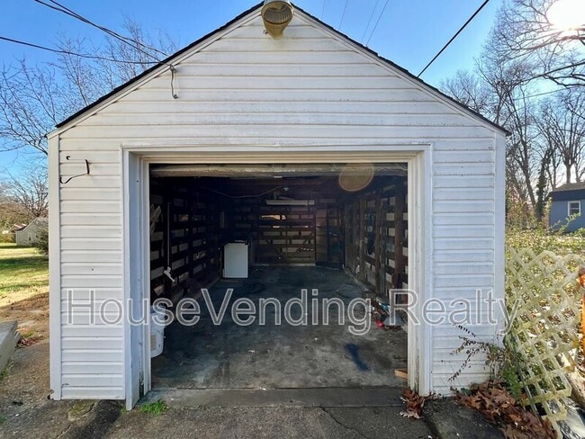 Building Photo - 1755 Dalton St