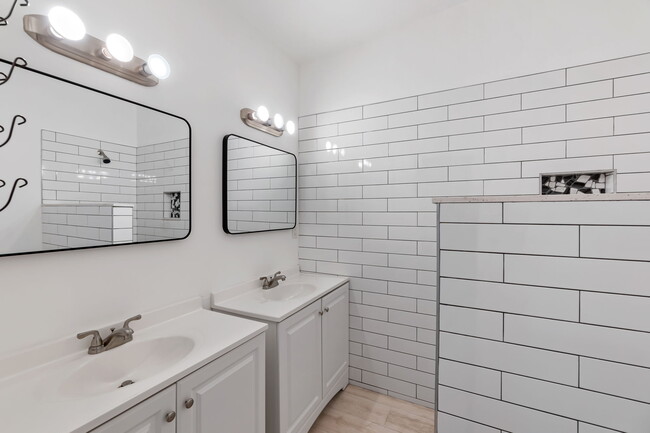 Primary bath - 3275 Cottage Grove Ave