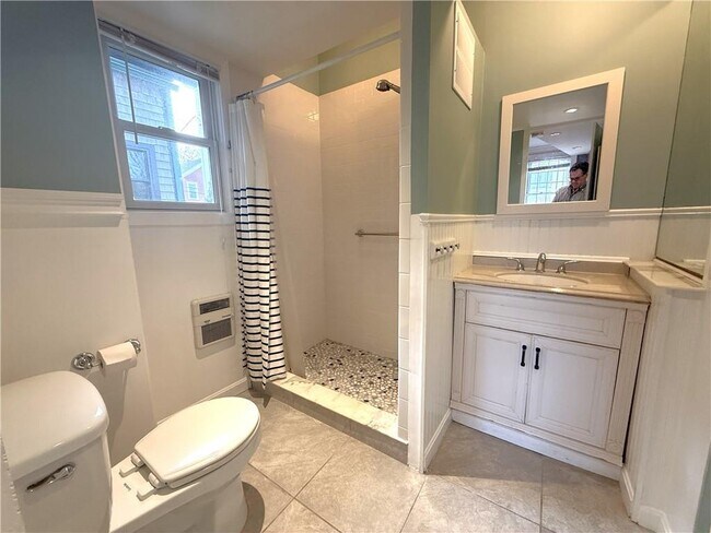 Building Photo - 24 Houston Ave