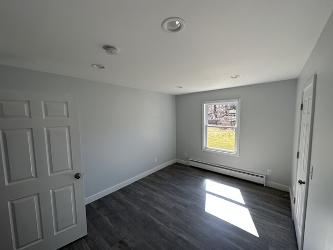 Middle Bedroom - 1221 Main St