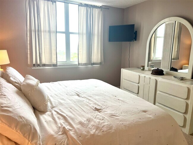 Building Photo - 101 Briny Ave