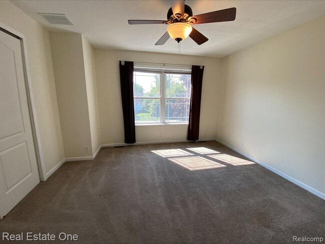 Building Photo - 2043 Vermont Ave