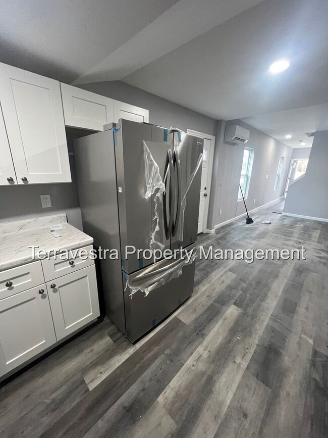 Building Photo - 440-442 S Barber Ave