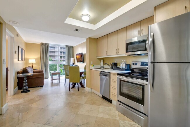 Building Photo - 2951 S Bayshore Dr