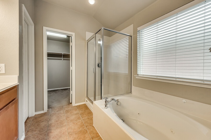 Building Photo - 2004 Zavala Dr