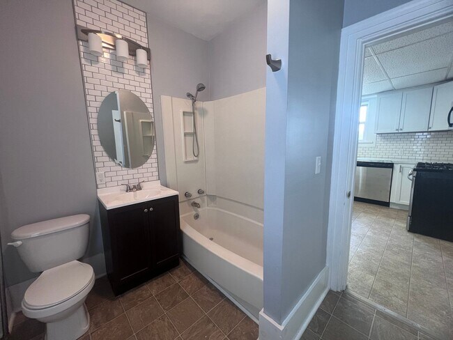 Building Photo - Two Bedroom Home - NE Side of Grand Rapids!