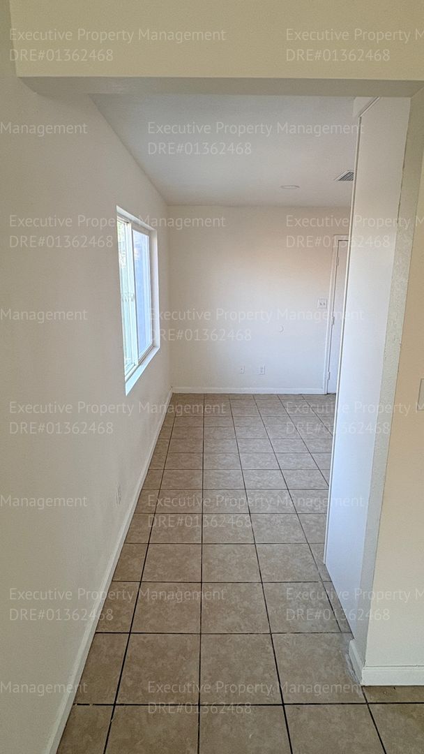 Building Photo - 3306 Gardenia Ave