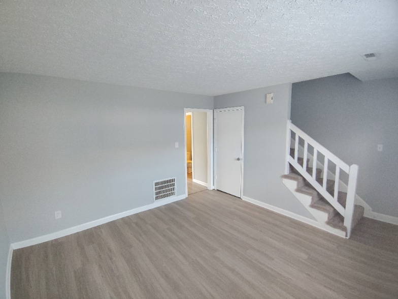 Primary Photo - 22 Fonda Dr