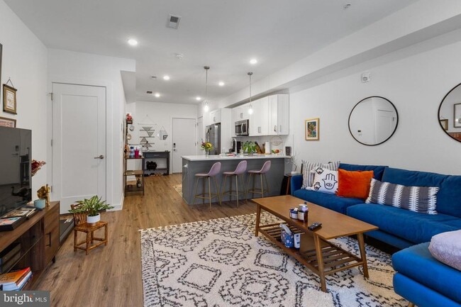 Building Photo - 304 Master St