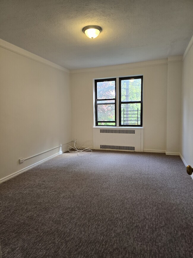 Building Photo - 2 Greenridge Ave