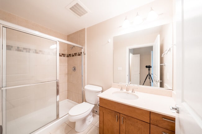 Building Photo - 475 Redwood St