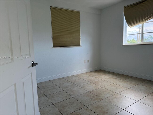 Building Photo - 107 Mendoza Ave