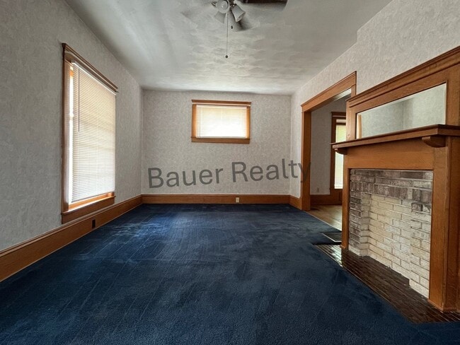 Building Photo - Three Bedroom Near Brookside Park