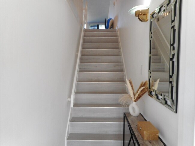 Building Photo - 550 Ave