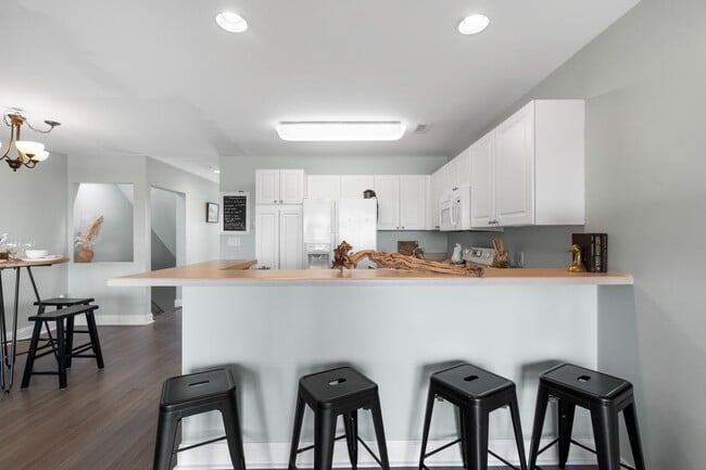 Building Photo - 918-517 N New River Dr