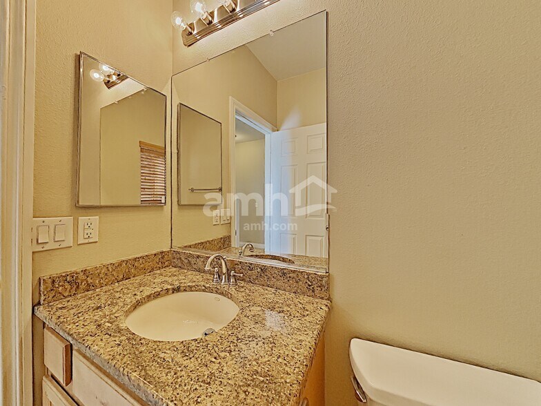 Building Photo - 1095 Willjay Ln