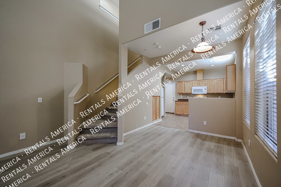 Building Photo - 1225 N 36th St