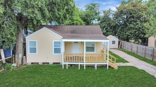 Building Photo - 608 Thomas Ave