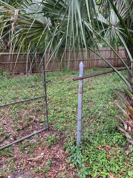 Building Photo - 10008 N Lantana Ave