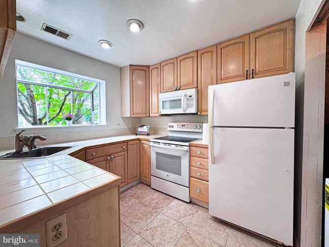 Building Photo - 2604 S Arlington Mill Dr