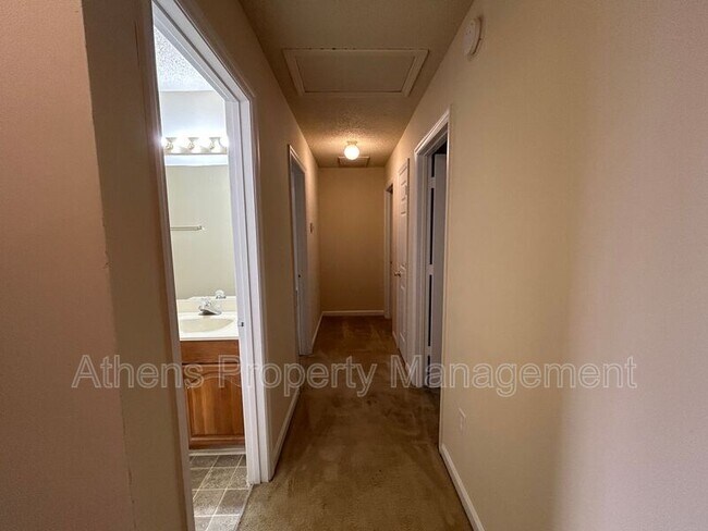 Building Photo - 1806 Cedar Shoals Dr