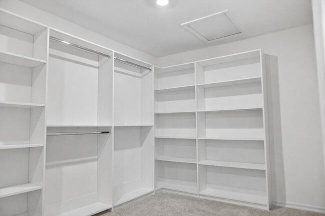 Building Photo - 395 S Pointe Ave