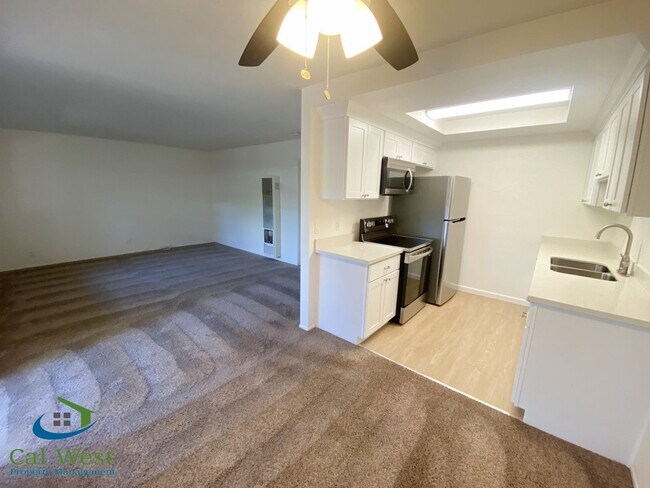 Building Photo - 315 Bellerose Dr