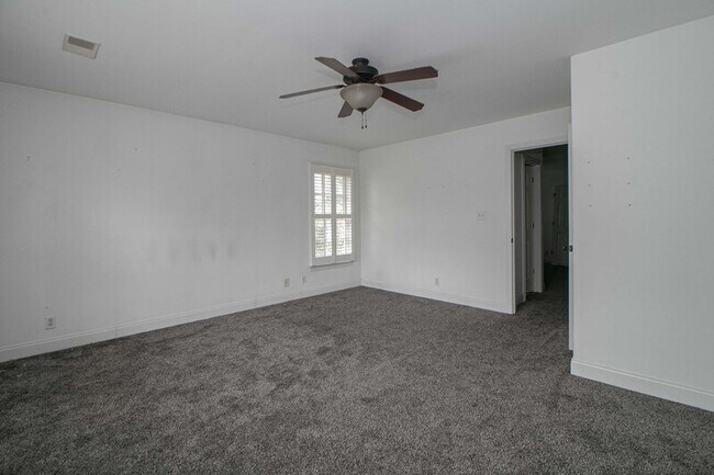 Building Photo - 607 Anderson Dr