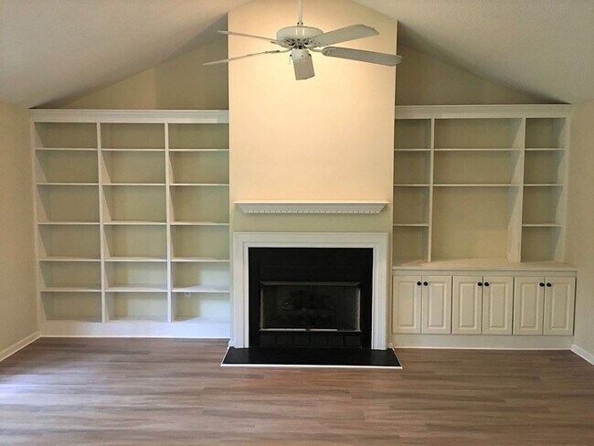 Building Photo - HIGHGROVE ESTATES