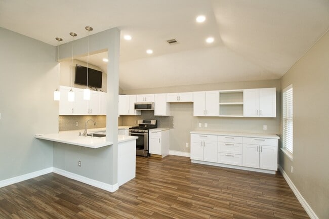 Building Photo - 2710 Sockeye Dr