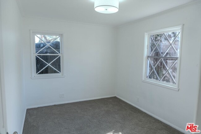 Building Photo - 18643 Strathern St