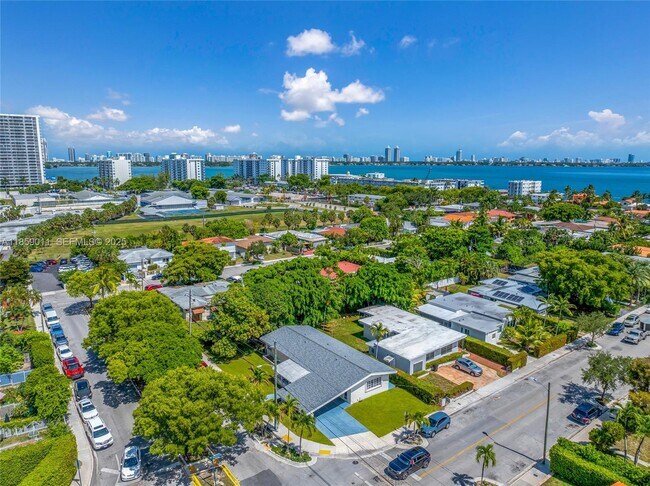 Building Photo - 1700 N Treasure Dr