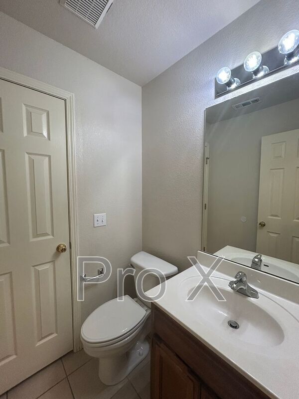 Building Photo - 3005 SW Amberwood Ave