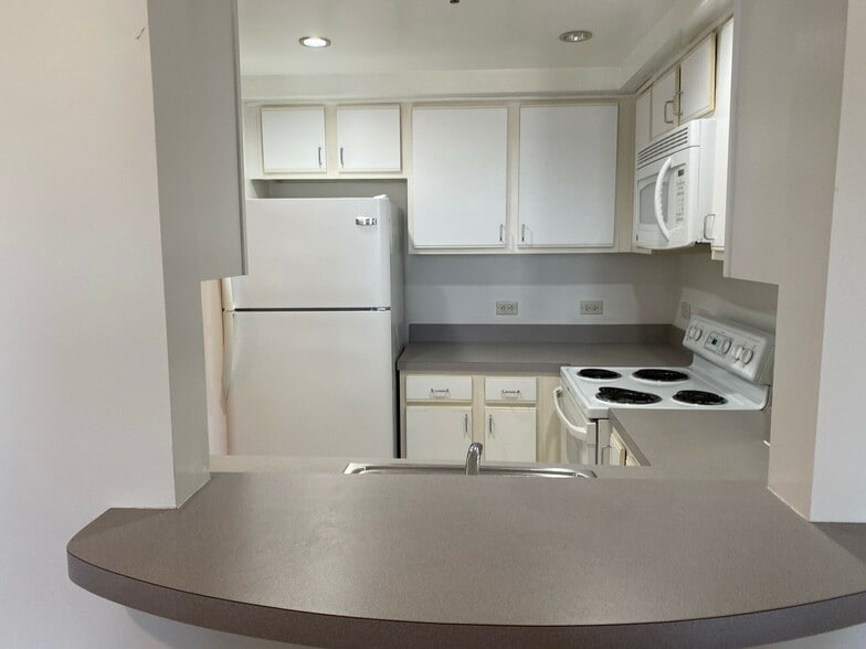 Building Photo - 534 Commonwealth Ave