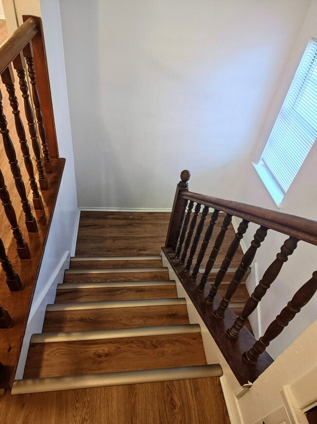 Building Photo - 1114 Royal Crest Dr