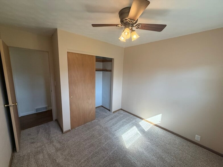 Building Photo - 1725 Elmwood Ln