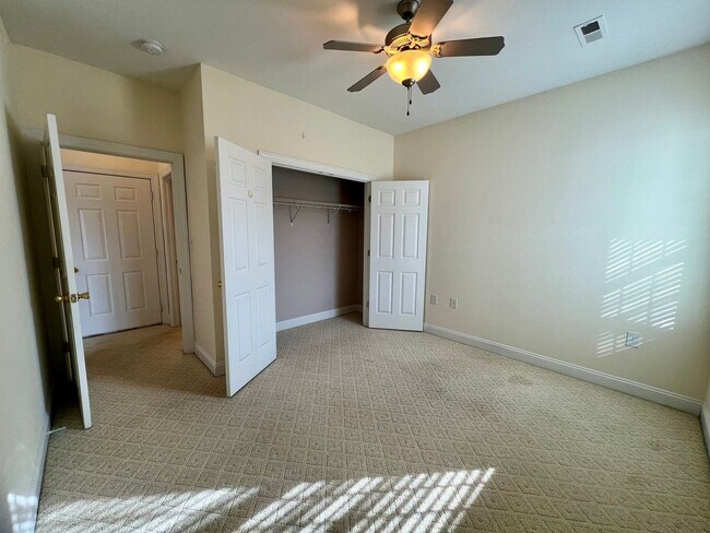 Building Photo - 2 Bedroom Townhouse in Campbell County