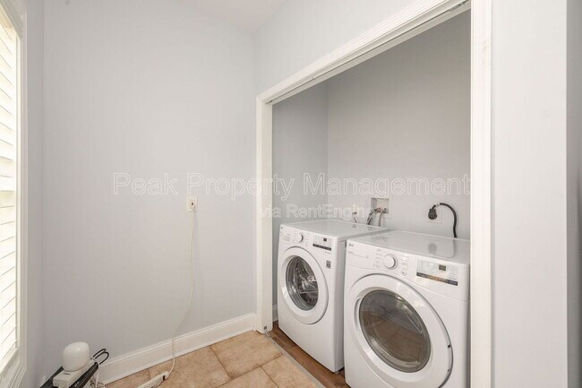 Building Photo - 2615 North Ave